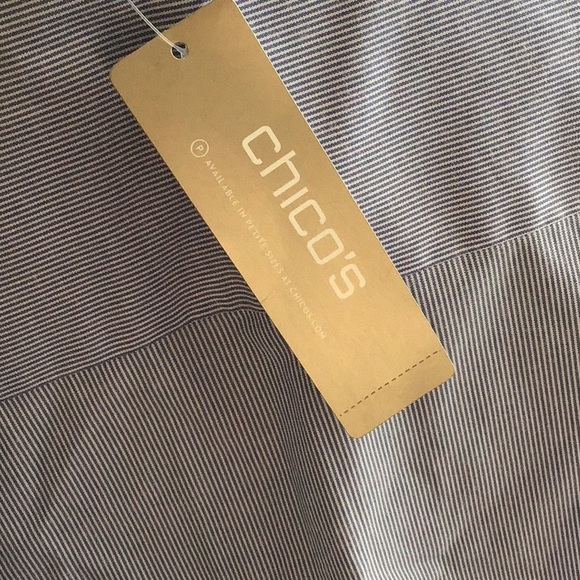 🛍🛍 3/$30 🛍🛍 NWT Chico’s button up top - Picture 4 of 6